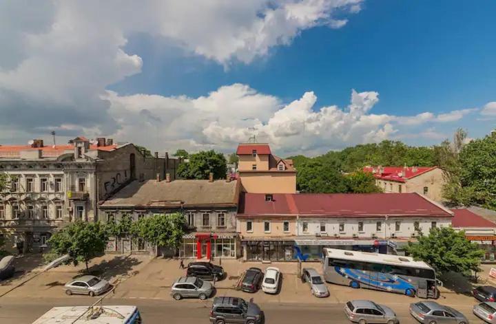Comfortable Apartment In The Centre Odessa Exterior foto